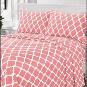 ⭐️SALE⭐️Queen 4pc Coral Arabesque Bedsheets
